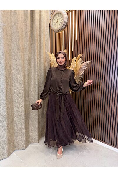Fashionbox طقم بلوزة أرين من الساتان مع تنورة منقوشة |   بني