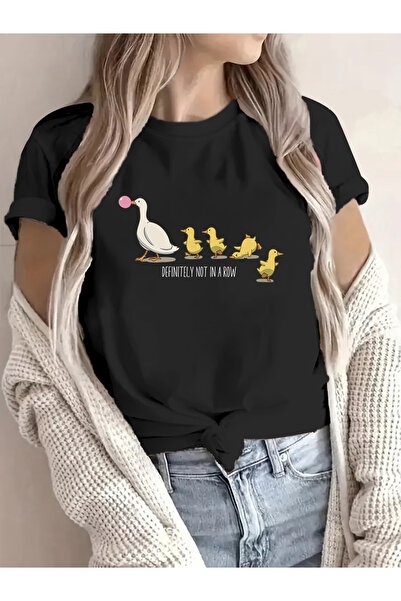 01THEONE تي شيرت نسائي عصري بطبعة مميزة برقبة دائرية بتصميم بطة مرحة لا تُعد ...
