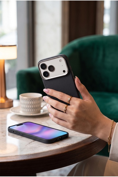 Hatreds iPhone 17 Pro Max Uyumlu MagSafe Karbon Fiber Görünümlü Kılıf Siyah
