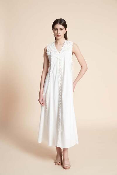 Yola Sleeveless plain midi dress with lace details