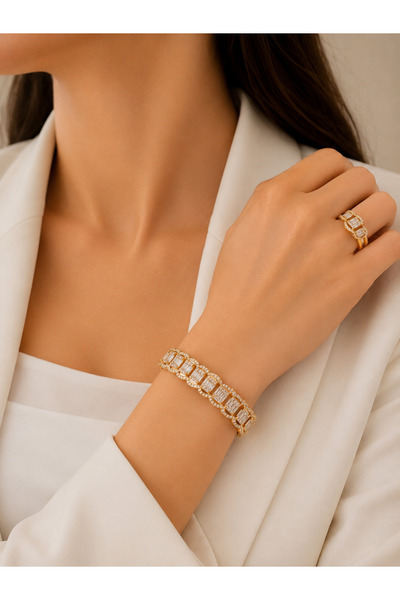 Generic Bracelet with ring, gold-colored zircon.