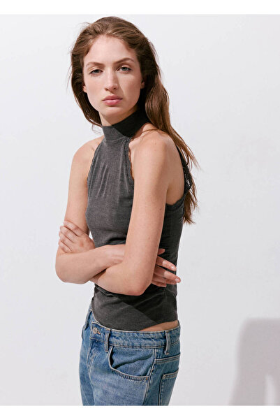 MANGO Woman Dantel detaylı boğazlı bluz