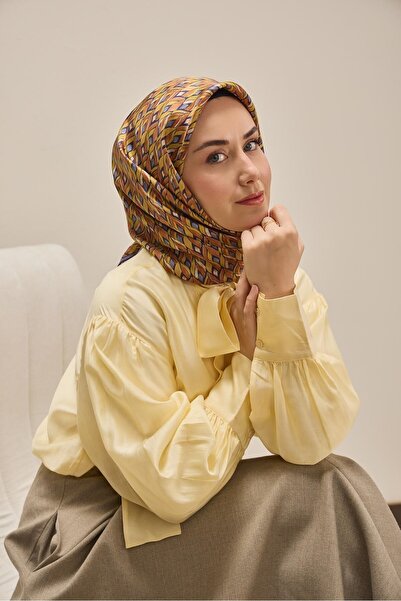 Silk Home وشاح حرير تويل بنمط أوراق الشجر باللون الأصفر الداكن 90x90