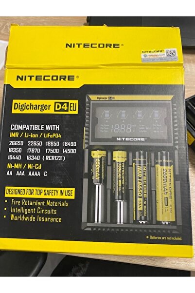 Nitecore Încărcător de baterii D4