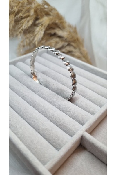 Kaan Accessoire سوار معصم بتصميم صدفة البحر من مارين فايب
