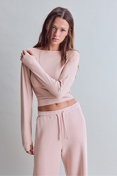 Stradivarius تي شيرت من البولي أميد بأكمام طويلة وتفاصيل مجمعة