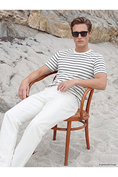 LC Waikiki Vizyon New Season White Crew Neck Striped Combed Cotton Men's T-Shirt