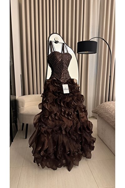 Nareen Fashion فستان سهرة بني شوكولاتة فاخر، بتصميم أنيق يجمع بين الرقي والفخامة