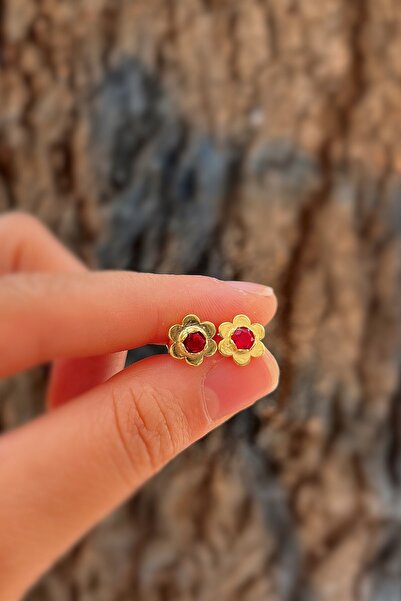Erer Gümüş Gümüş kırmızı taşlı çiçek model küpe