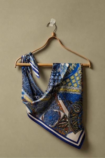 FENZA SCARF MALI RUKAVIĆ SA UZORAKOM OD 100% SVILE 53X53CM