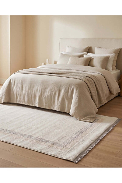 REDTAG Liza Border Rug 140 × 200 cm