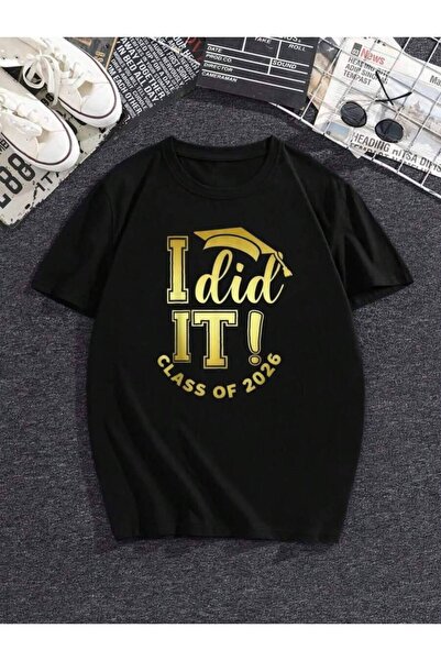 21JNRY تي شيرت تخرج للجنسين بطبعة "I Did It" لدفعة 2026، بتصميم قبعة ذهبية ور...