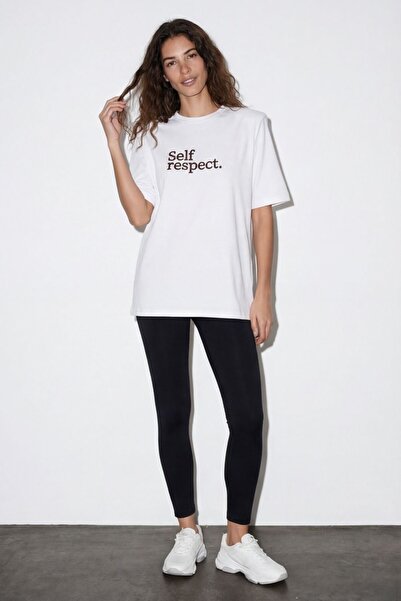 Quzu Vatkalı Nakış Detaylı T-shirt Ekru