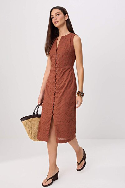 Trendyol Collection Rochie midi țesută cu broderie maro și detalii cu nasturi...