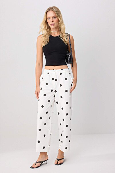 Trendyol Collection بنطلون جبردين أبيض متعدد الألوان منقط بخصر مطاطي TWOSS26P...