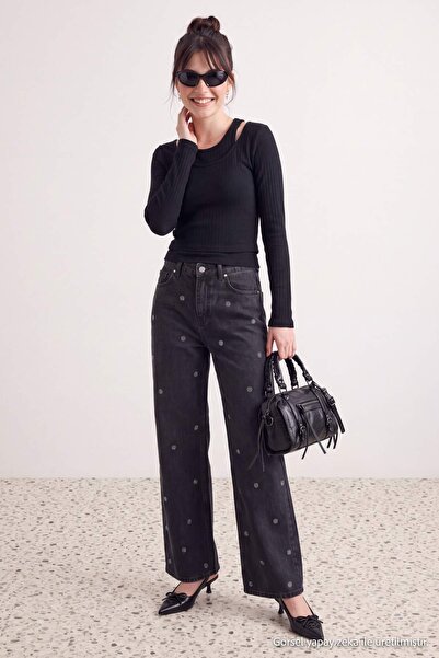 Trendyol Collection بنطلون جينز واسع الساق بخصر مرتفع ونقشة منقطة باللون الأس...