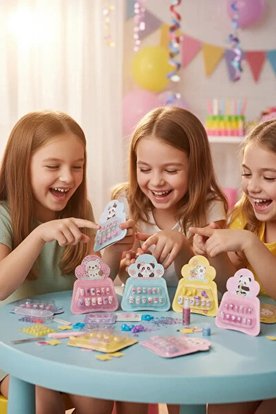 Miniso Figürlü Çocuk Takma Tırnak Seti – Renkli Desenli & Pratik Oyun Aksesuarı