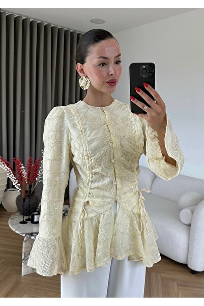 BRTC design Kadın Krem Büzgülü Nakış Detaylı Vintage Gömlek