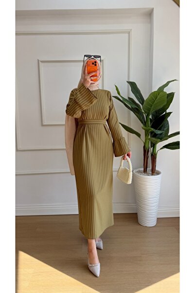 Nisa Nalbantoğlu Striped Belted Hijab Dress