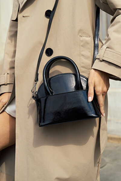 BUENO Black Npl Patent Leather Women's Handbag
