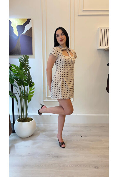SHIN Butik Beyaz Puantiyeli Mini Elbise (Yaka Bağlama Detaylı)