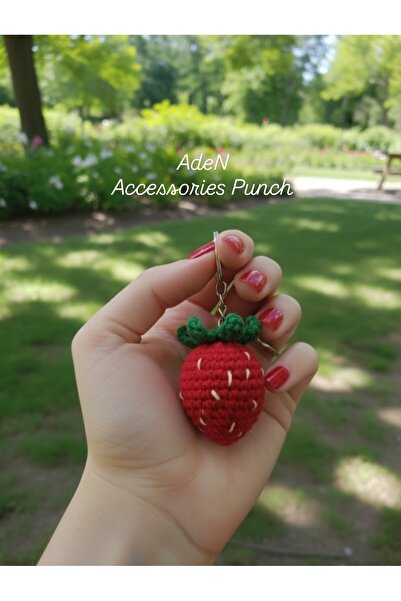 ADeN Accessories & Punch Amigurumi Çilek Figürlü Örgü Anahtarlık - Kırmızı Çi...
