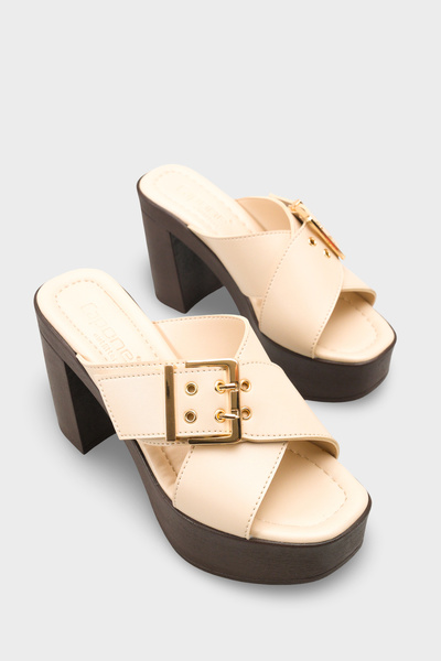 Capone Outfitters Marlo Platform Cross-Strapped Metal Buckle Women's Slippers