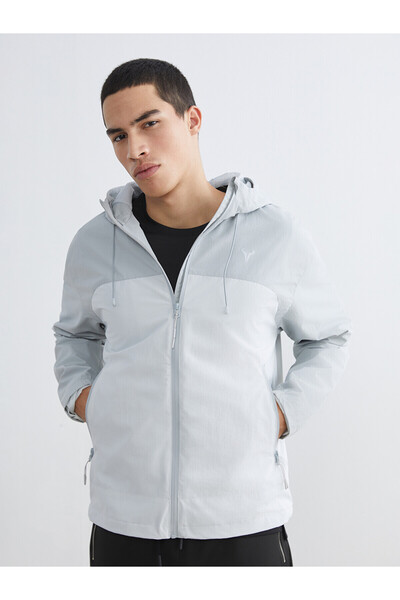 LC Waikiki Alita city: stay cozy and distinctive in our men's hooded jacket.