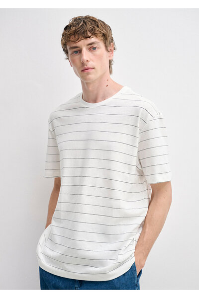 Mavi Striped Ecru T-Shirt Loose Fit / Comfortable Loose Cut 0613641-70055