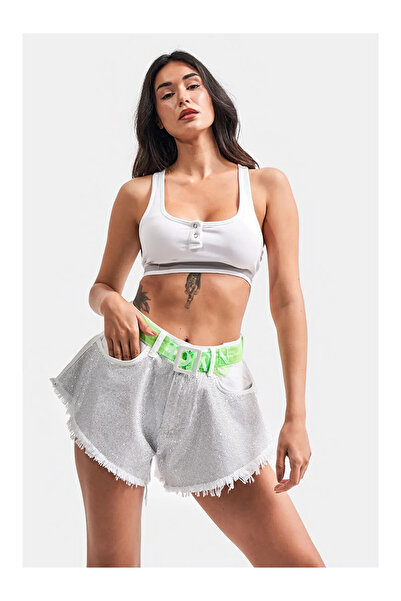 it's basic Kadın Beyaz Renk Önü Parlak Taşlı Geniş Paça Mini Denim Şort