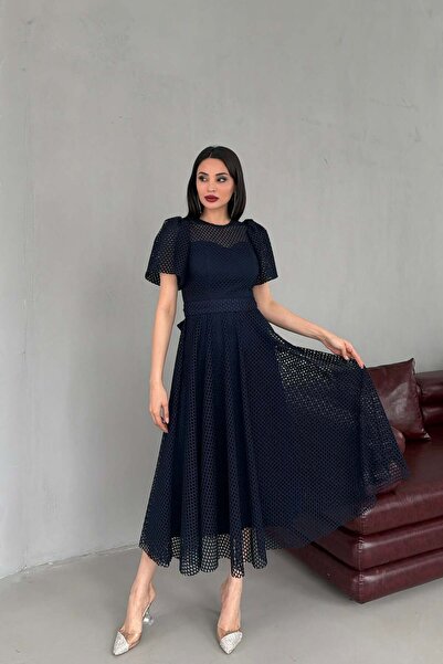 Serica Moda Μπλε ναυτικό μίντι βραδινό φόρεμα από διχτυωτό ύφασμα με μανίκια ...
