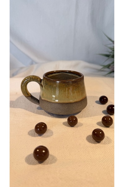 El Yapımı Seramik Kupa – Stoneware, Çift Fırın, Bulaşık Makinesi & Mikrodalga Uyumlu – Yeşil Kahve Doğal Sır Geçişli