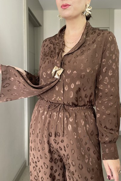 Butik Didem Sakinci Leopard Patterned Satin Blouse and Scarf Pants Set with Gold Accessories