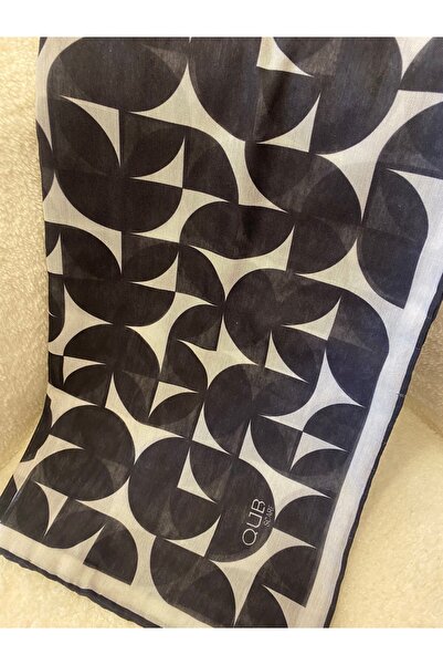 QUB Geometric pattern scarf