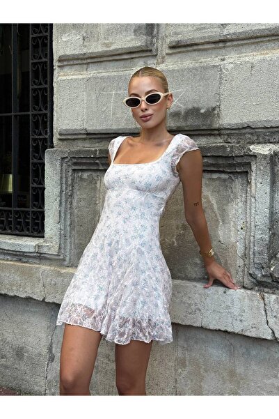 Paraf style Back-Cut Lace-Up Lace Dress