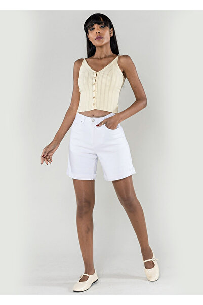 Nina Carter White short jeans with twisted hem P208-10 M7