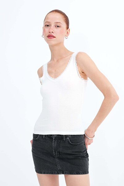 Addax Lace Collar Undershirt A1450
