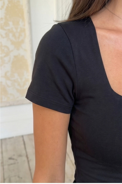 Qaju Square Neck Slim Fit Short Fit Women's T-Shirt & Blouse - Black