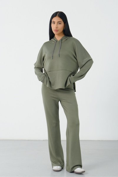 Shooter Sportswear طقم نسائي فضفاض بقلنسوة من Çağla، سترة كبيرة الحجم وبنطلون واسع الساق