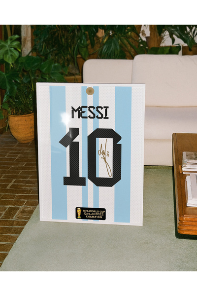 Base Concept Poster cu design de tricou semnat de Lionel Messi pentru Cupa Mo...