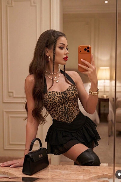 Tayt Factory Rochie mini cu volane în straturi, model fără bretele, cu decolt...