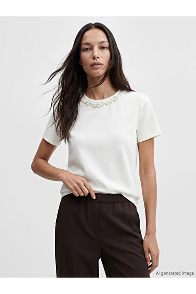 LC Waikiki تي شيرت نسائي ذو رقبة دائرية مرصّع بالأحجار ناعم الملمس