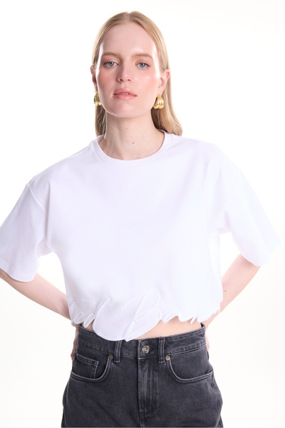 Ted Baker Kırık Beyaz %100 Pamuk Etek Ucu Nakışlı Crop K Kollu Tshirt