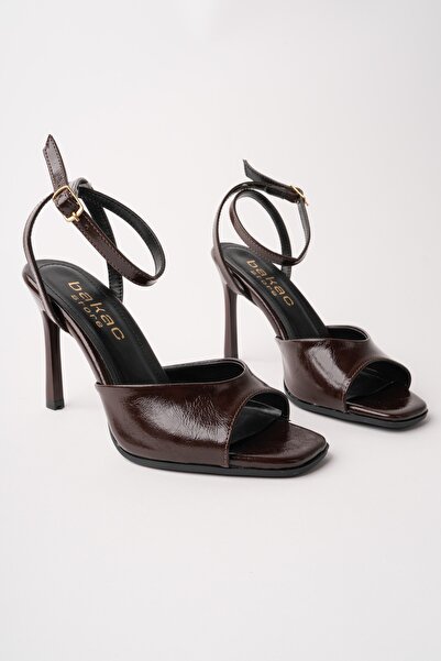 Entella Store Γυναικεία παπούτσια Lesley Cross Strap από καφέ λουστρίνι με μο...