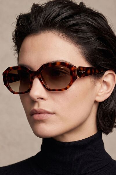 Vogue Kadın Güneş Gözlüğü UV 400 54-18-135 DV0042