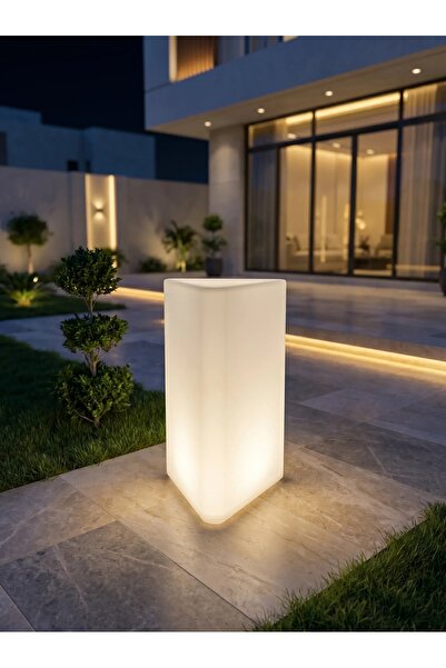 MYASEM STORE ستاند مثلث مودرن طولي وسط LED للإضاءة الأرضية بتصميم عمودي هندسي...