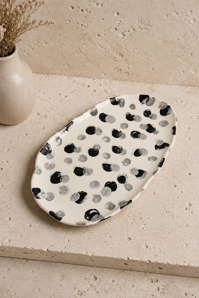 Otaera Coastal Form No:01 |   Black Silver Color, Oval Decorative Plate – Pre...