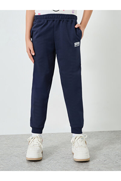 Styli Teen Girls Solid Joggers with Badge