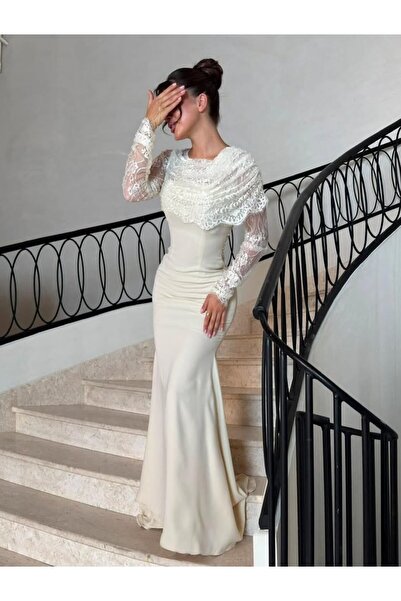 Ayaen White Long Dress with Lace Sleeves Accentuating Elegance and a Seductiv...