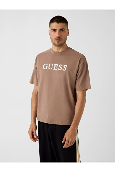 Guess تي شيرت كريس للرجال ذو تصميم فضفاض وعصري